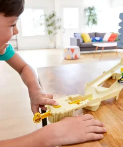 Alternative view of Hot Wheels Mario Kart Ruina Track Thwomp Vehicle Luigi